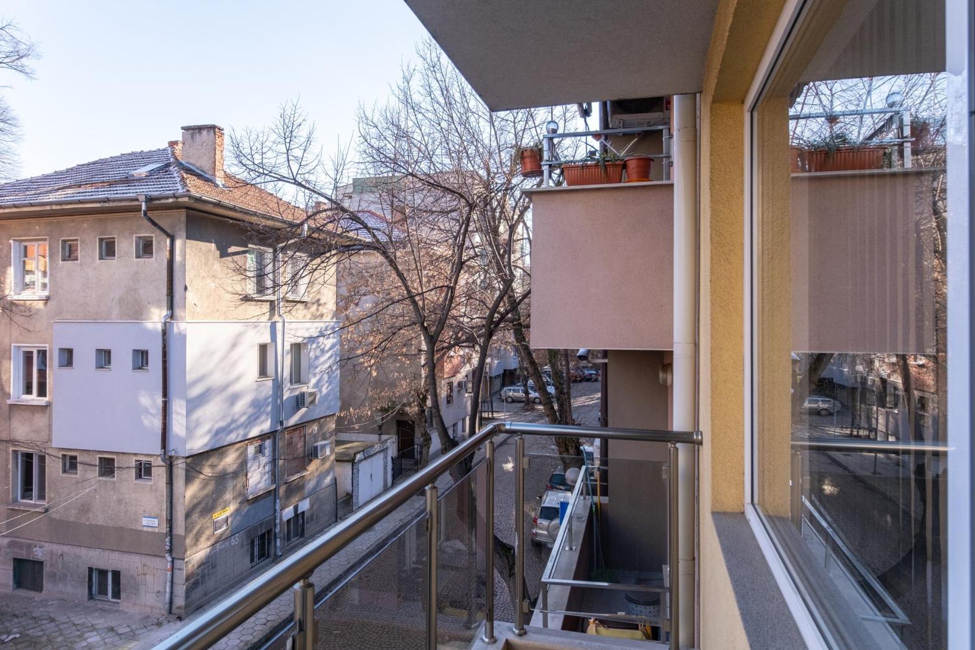 Comfortable 2Br Urban Getaway In City Center Plovdiv Eksteriør billede