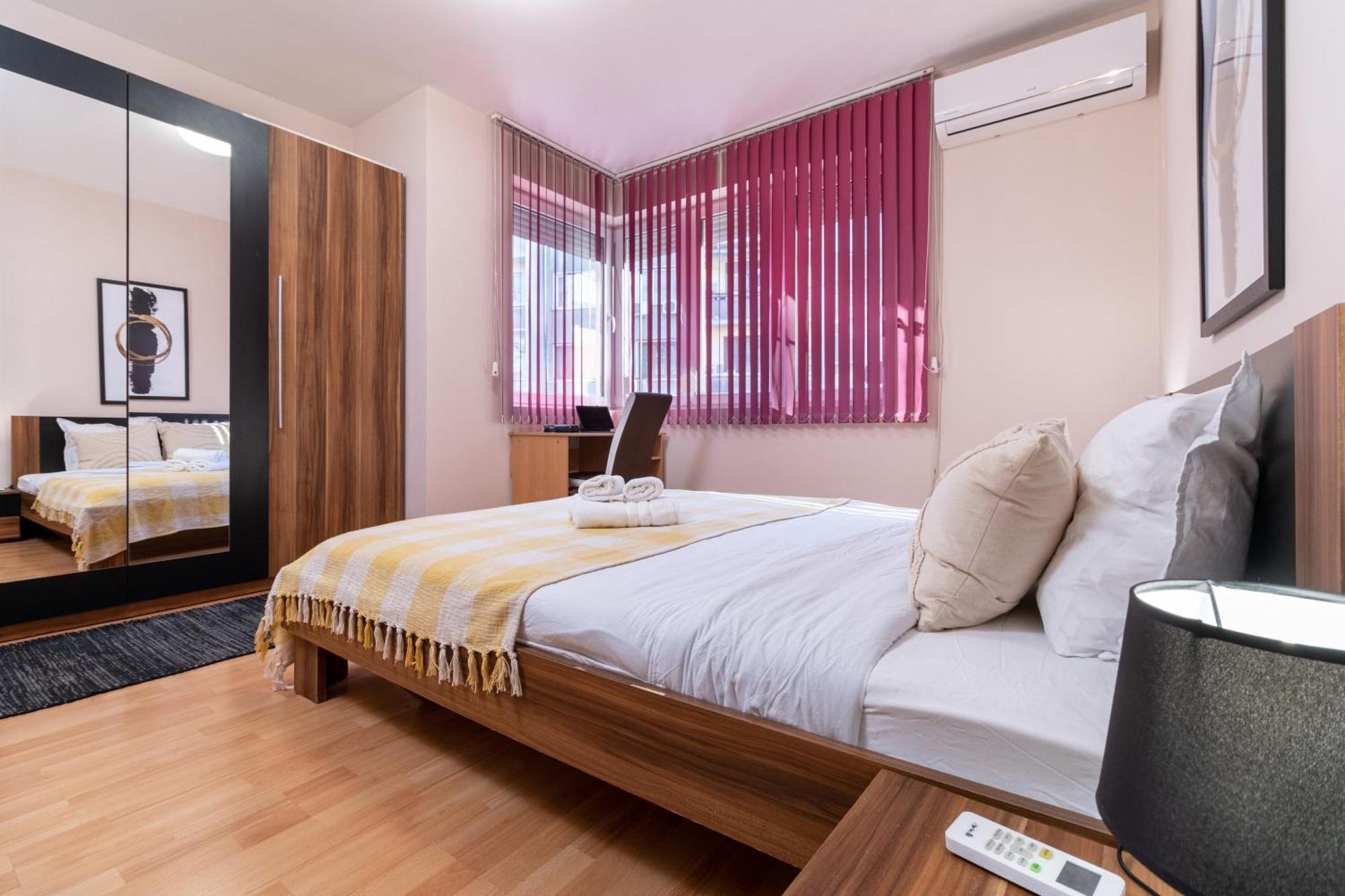 Comfortable 2Br Urban Getaway In City Center Plovdiv Eksteriør billede