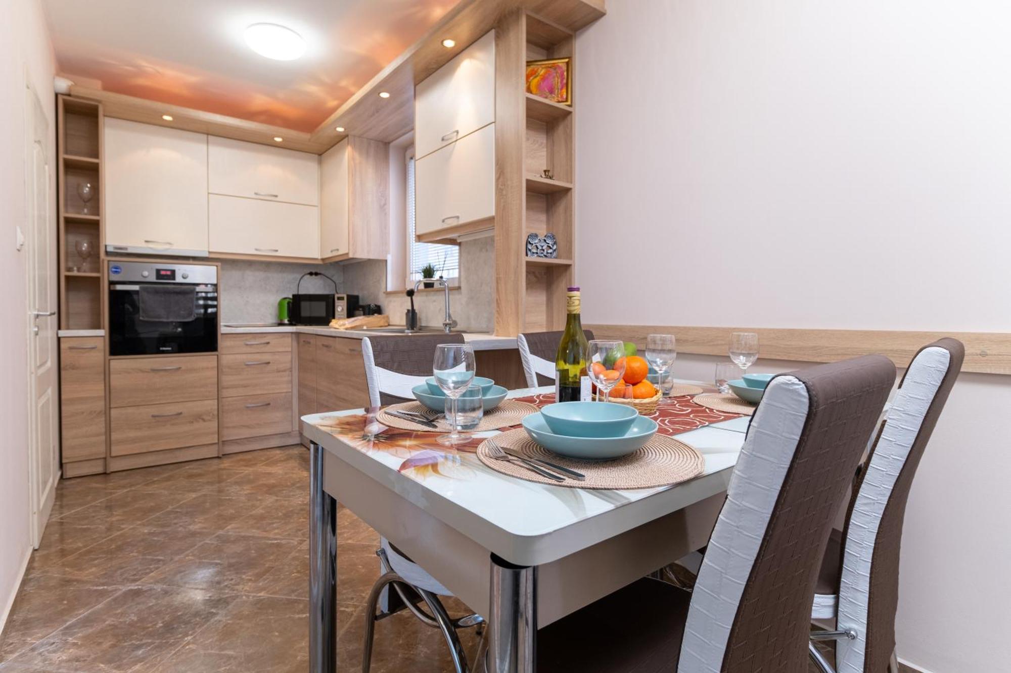 Comfortable 2Br Urban Getaway In City Center Plovdiv Eksteriør billede