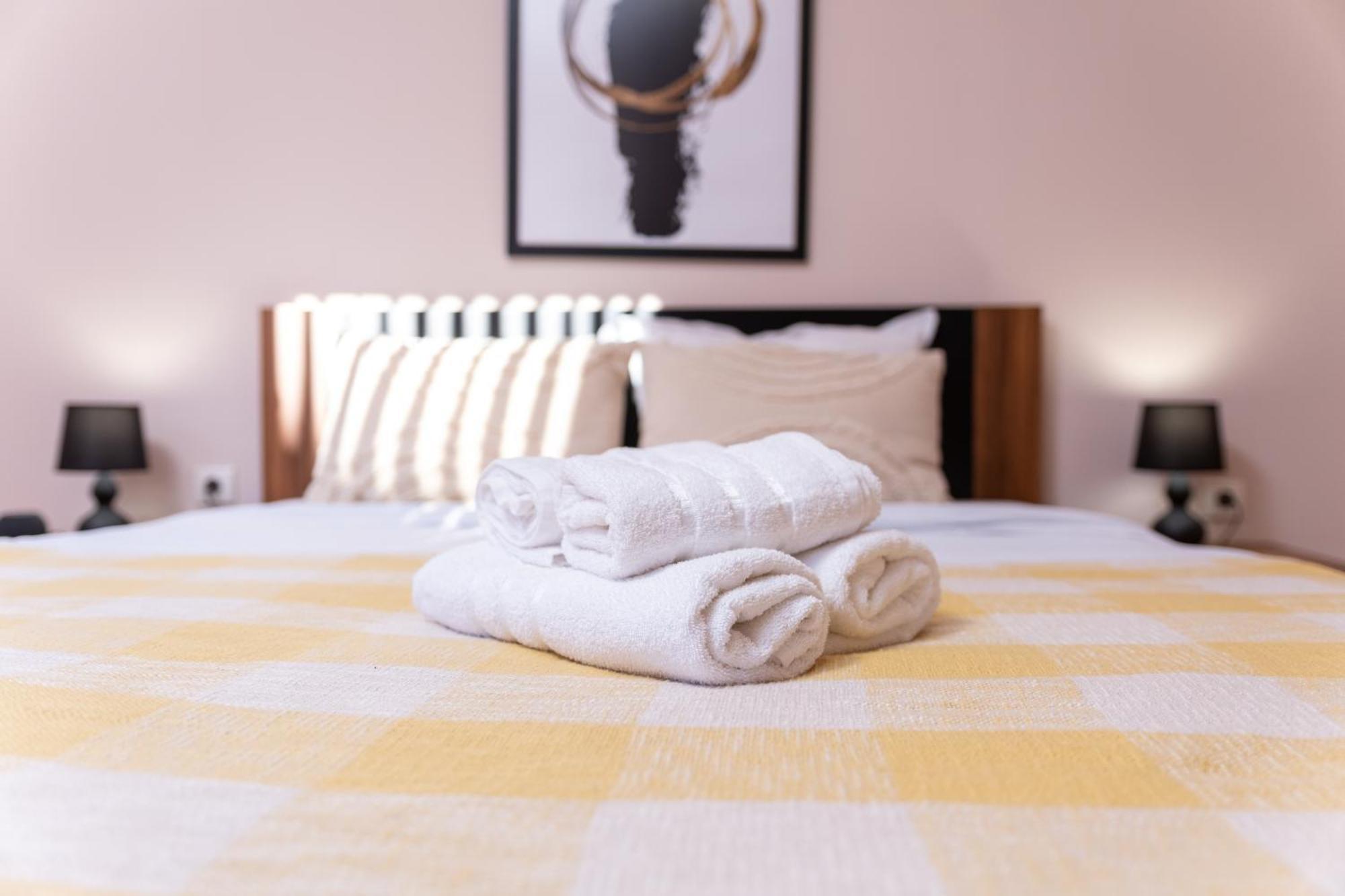 Comfortable 2Br Urban Getaway In City Center Plovdiv Eksteriør billede